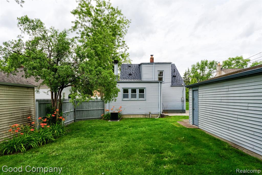 main property photo 41