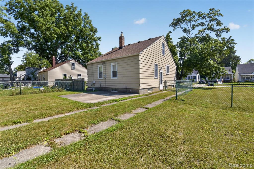 main property photo 32