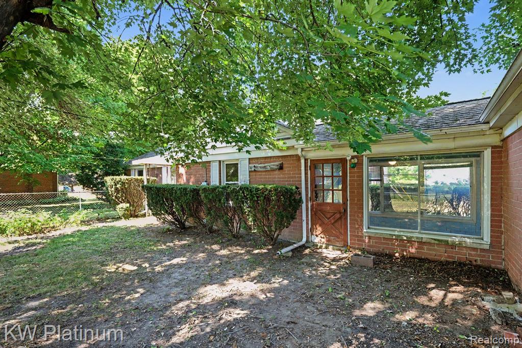 main property photo 23