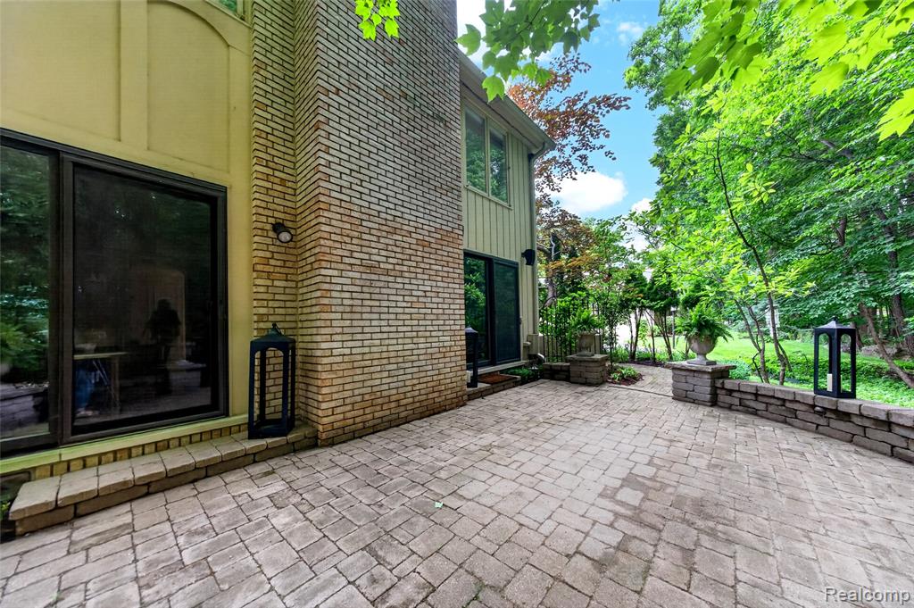 main property photo 50