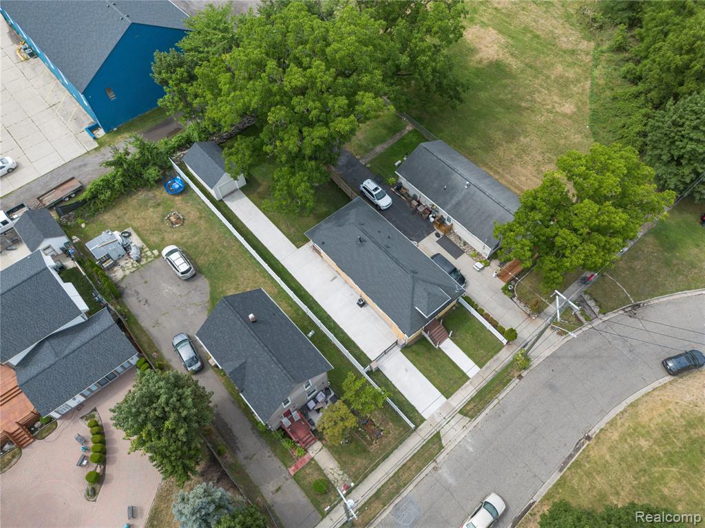 main property photo 28