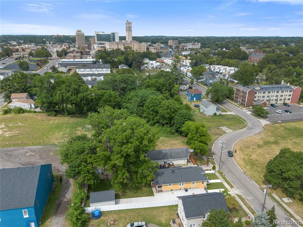 main property photo 36