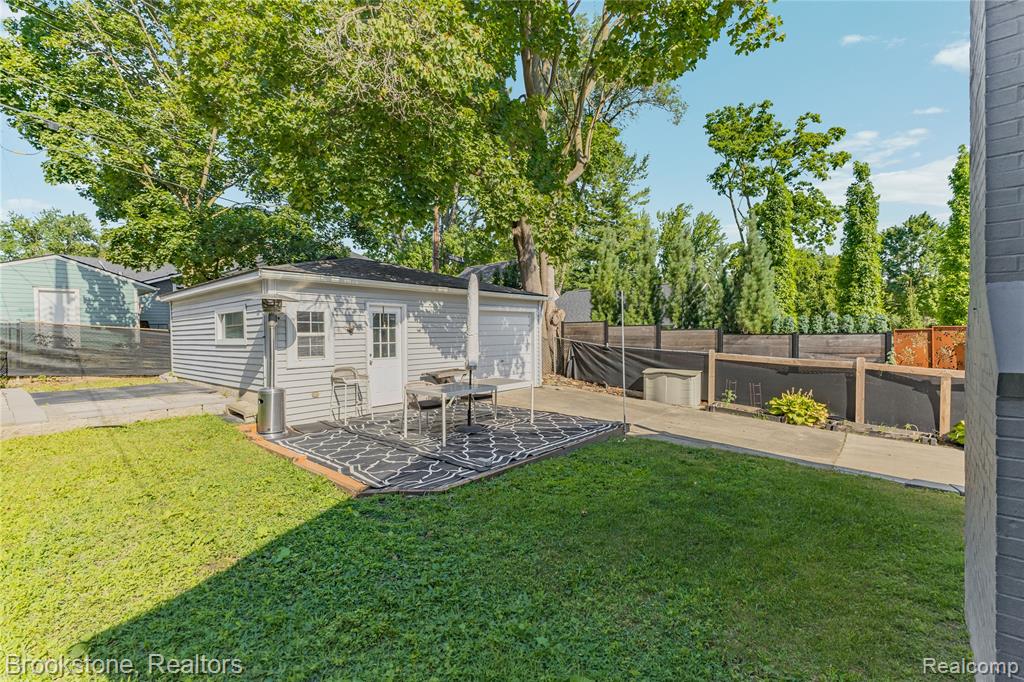 main property photo 40