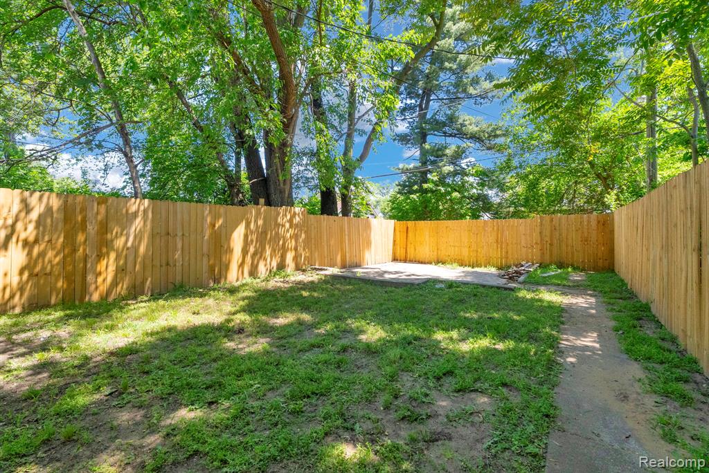 main property photo 32