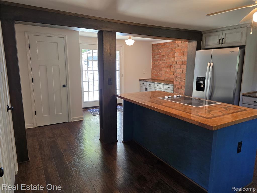 main property photo 59