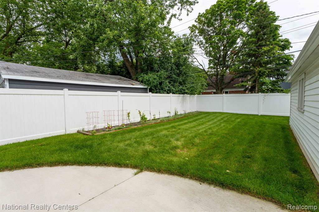 main property photo 27