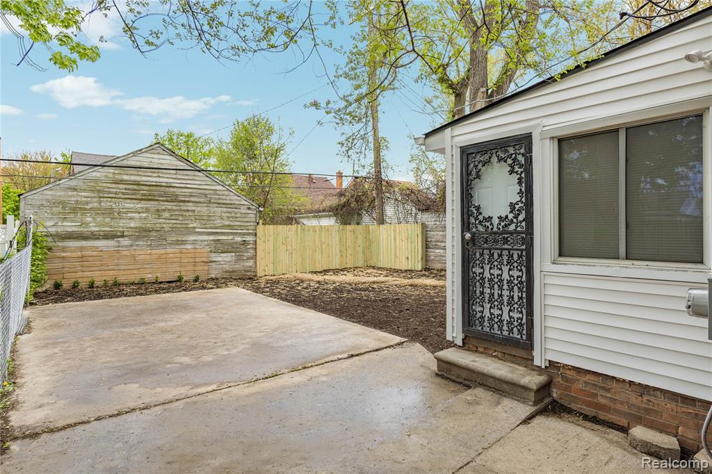 main property photo 46
