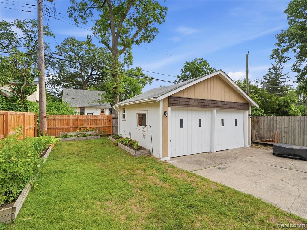 main property photo 28