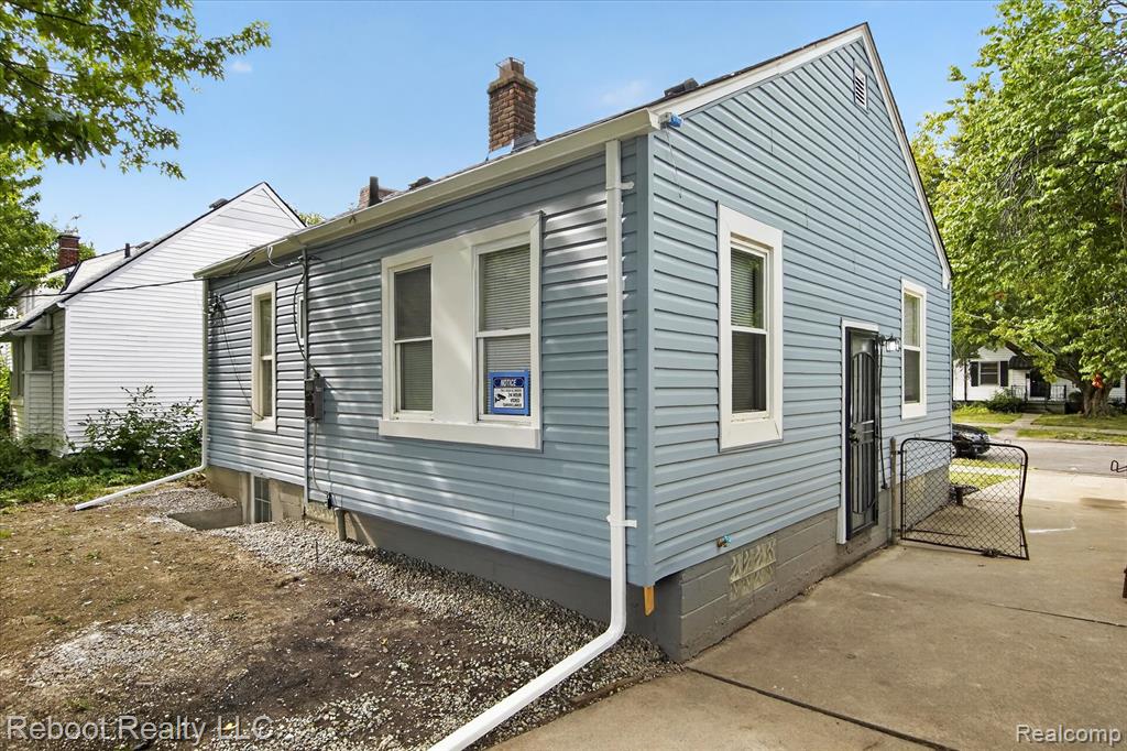 main property photo 34
