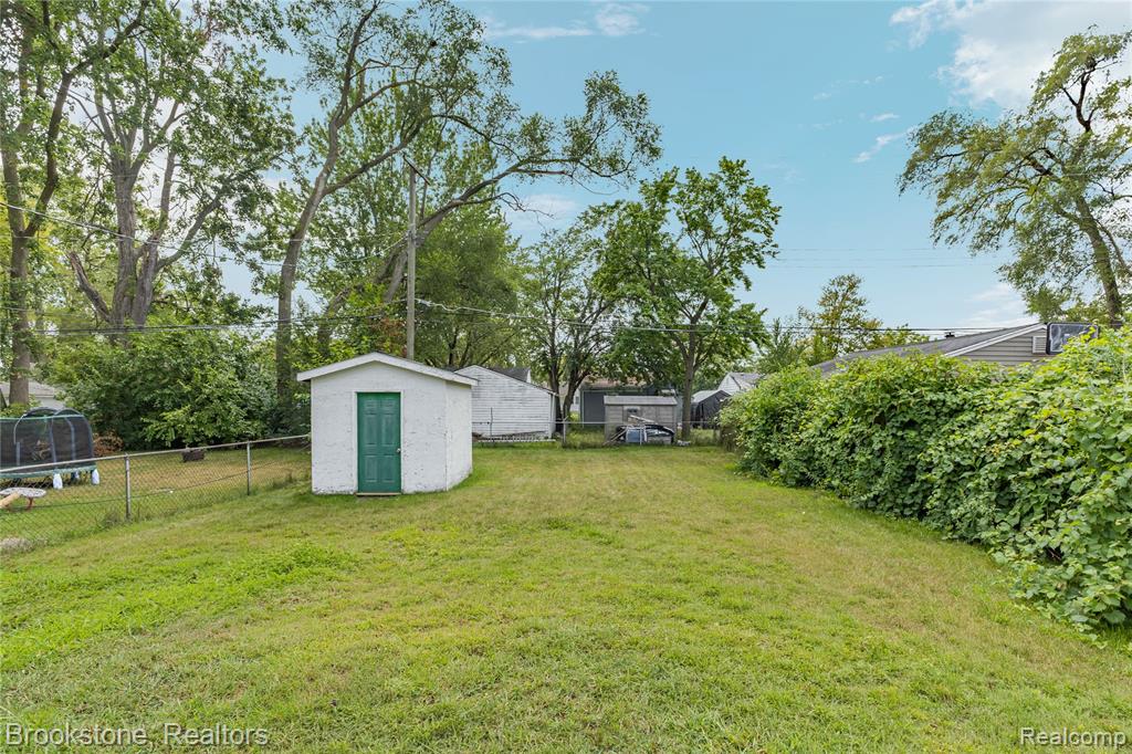 main property photo 25