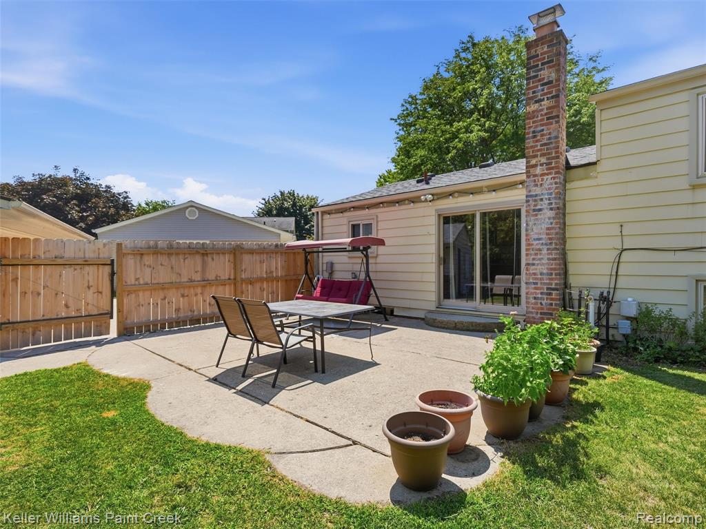 main property photo 30