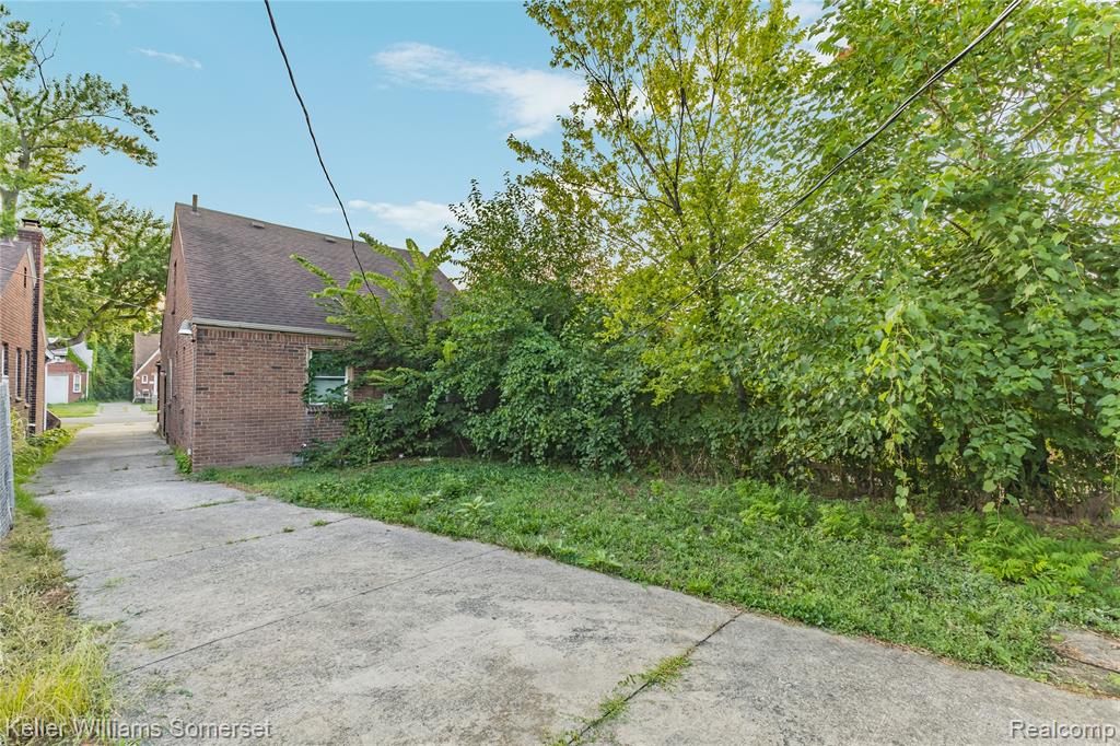 main property photo 37