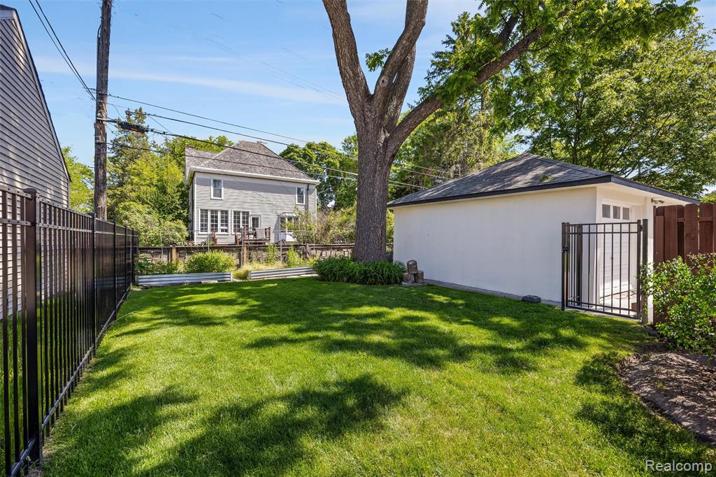 main property photo 25