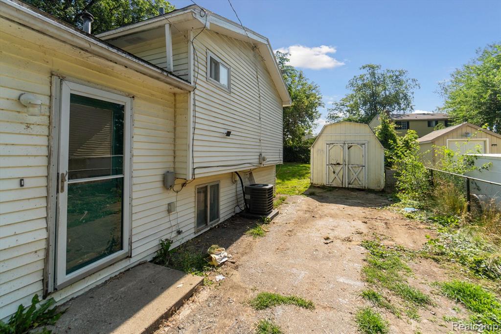 main property photo 25