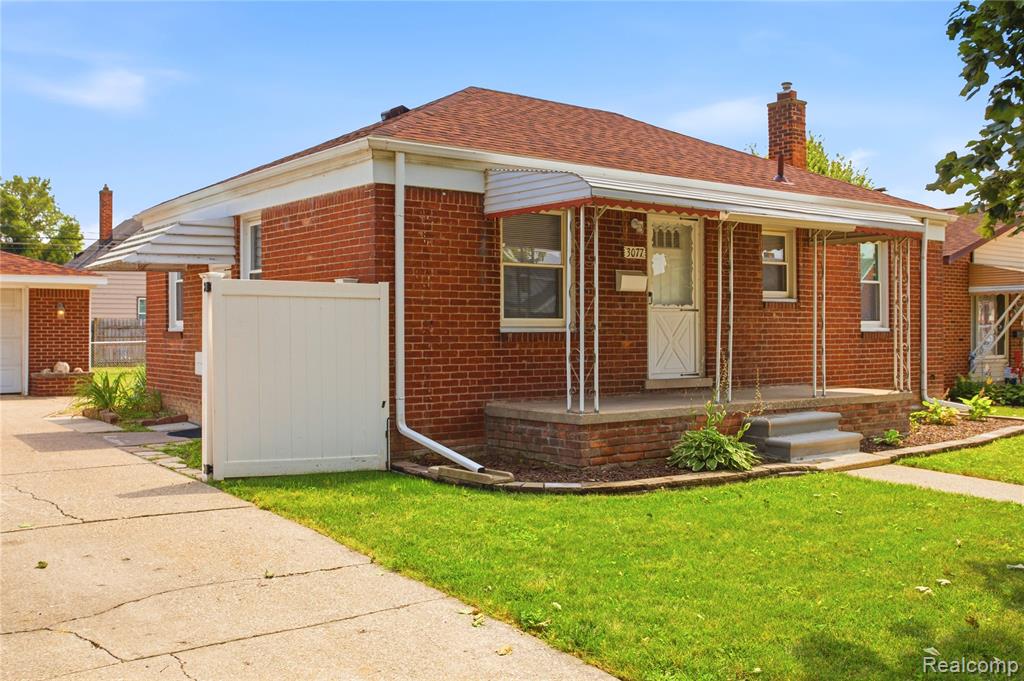 main property photo 13