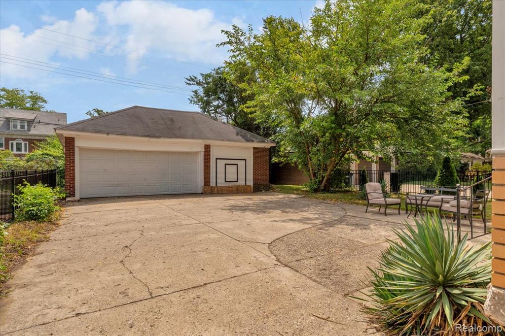 main property photo 41