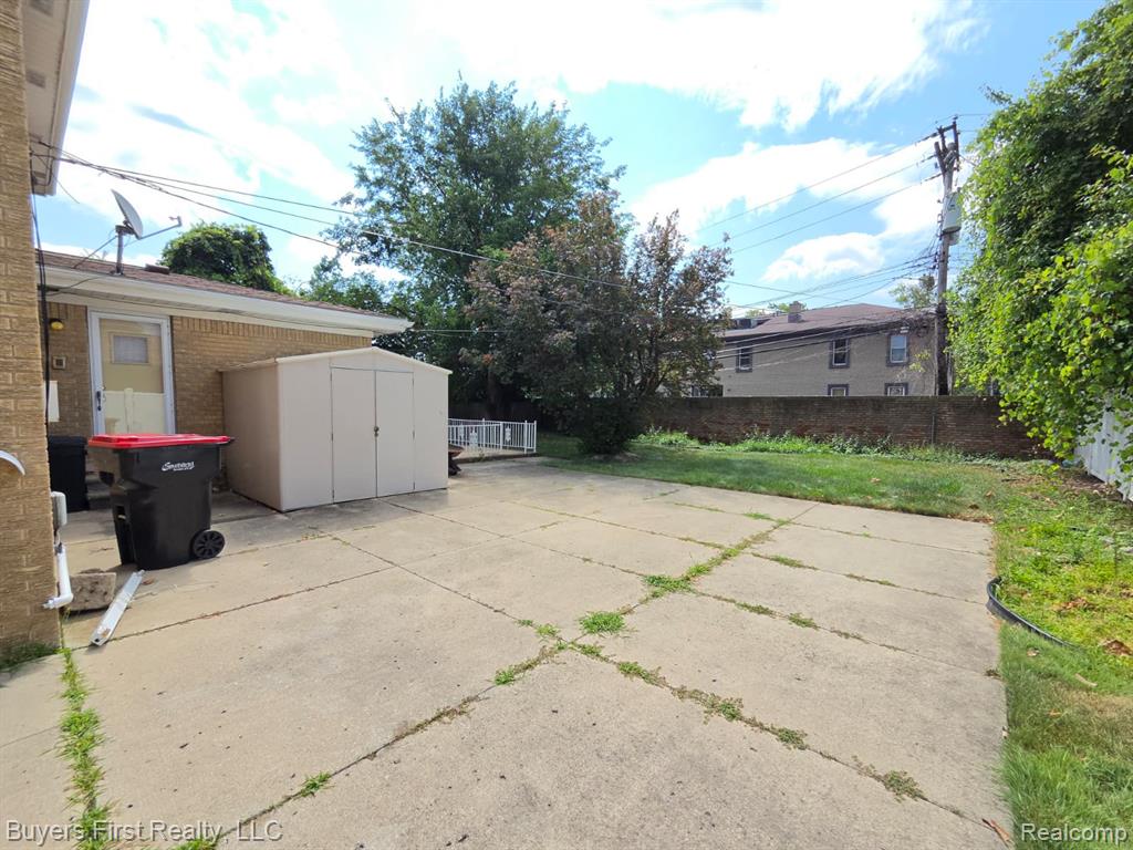 main property photo 30