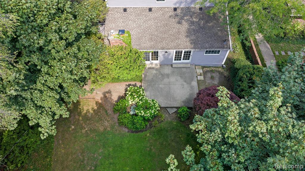 main property photo 37