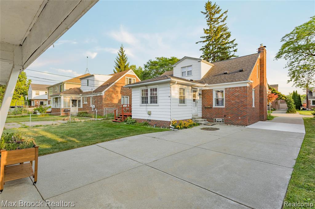main property photo 35