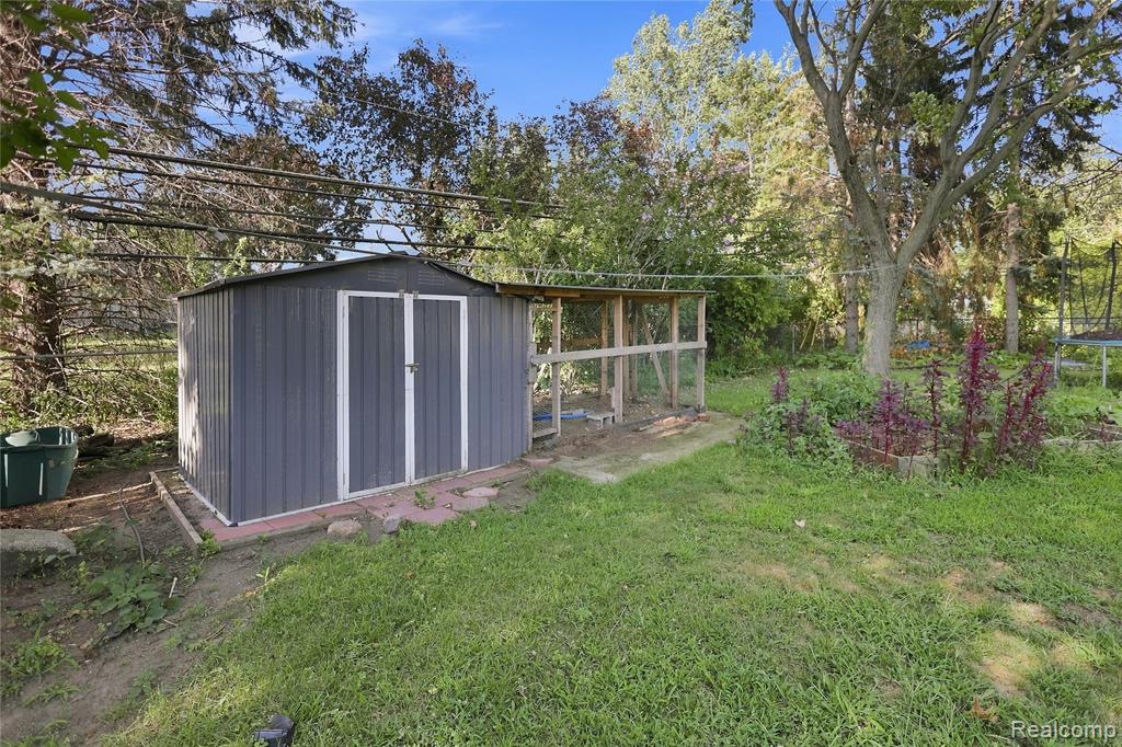 main property photo 32