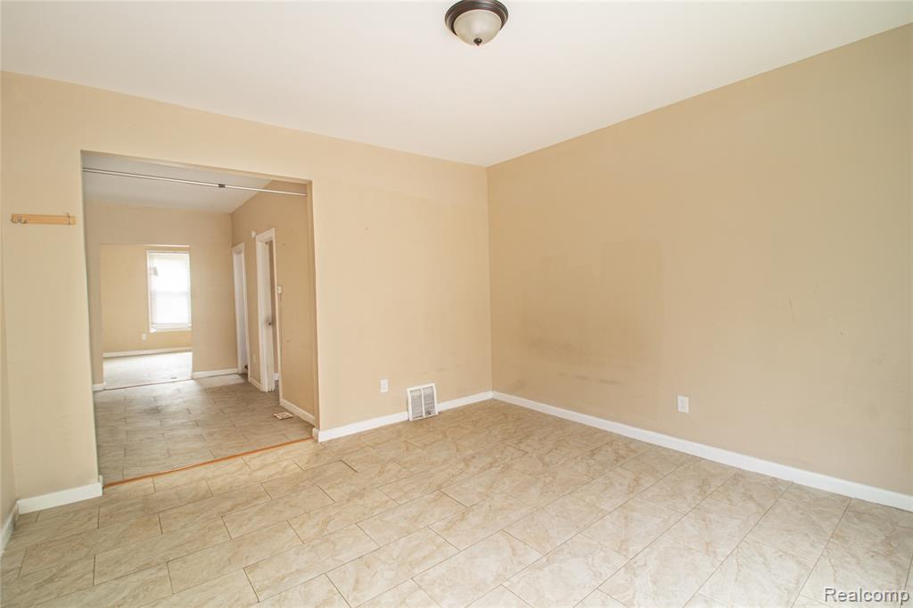 property viewer photo 7