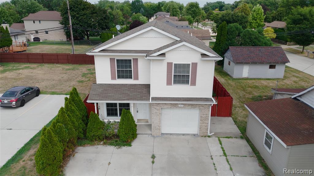 main property photo 50