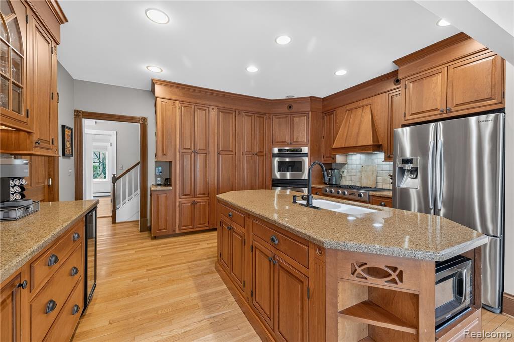 main property photo 16