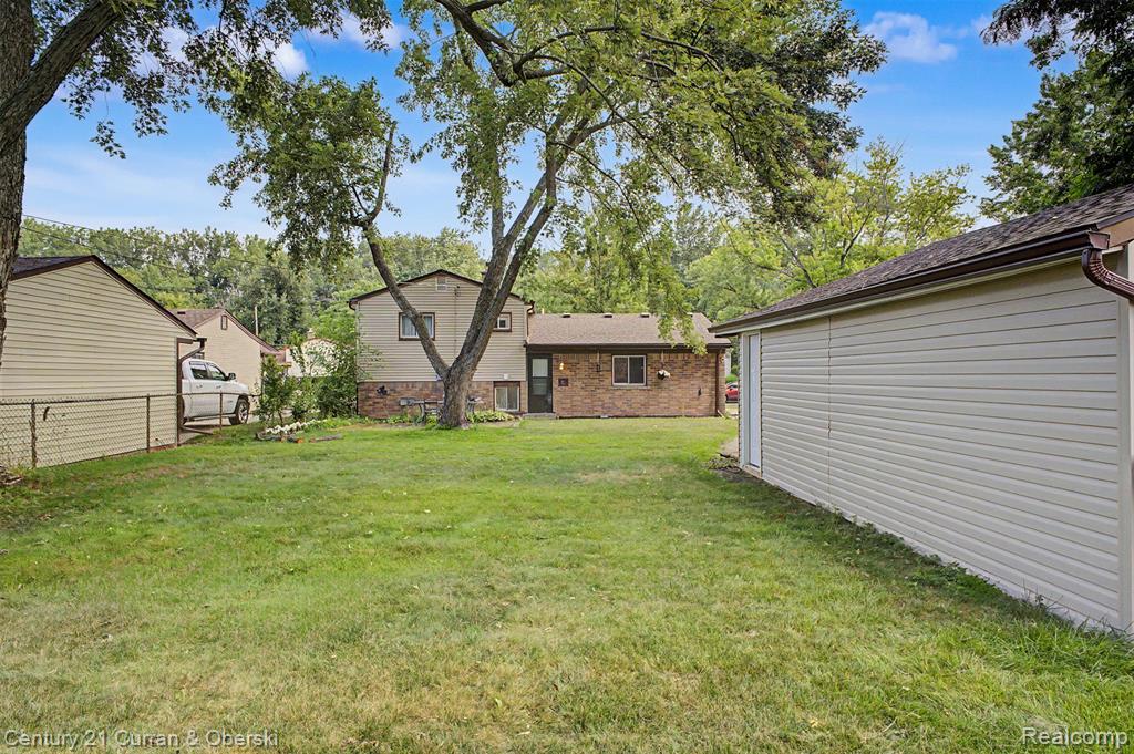 main property photo 30
