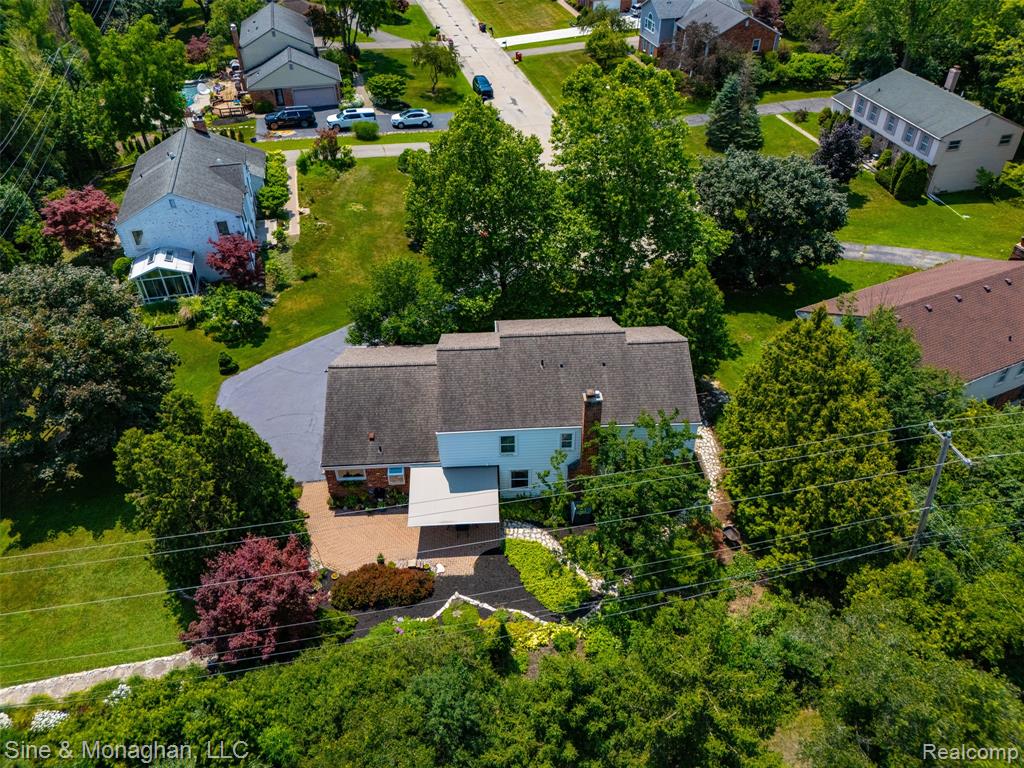 main property photo 28