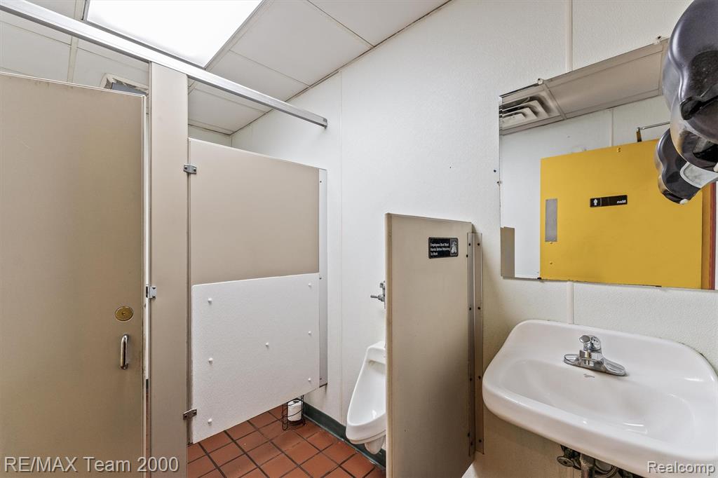 main property photo 16