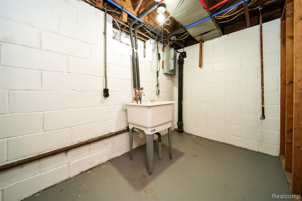 main property photo 70