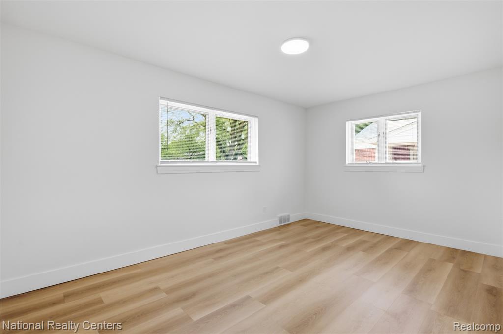 property viewer photo 16