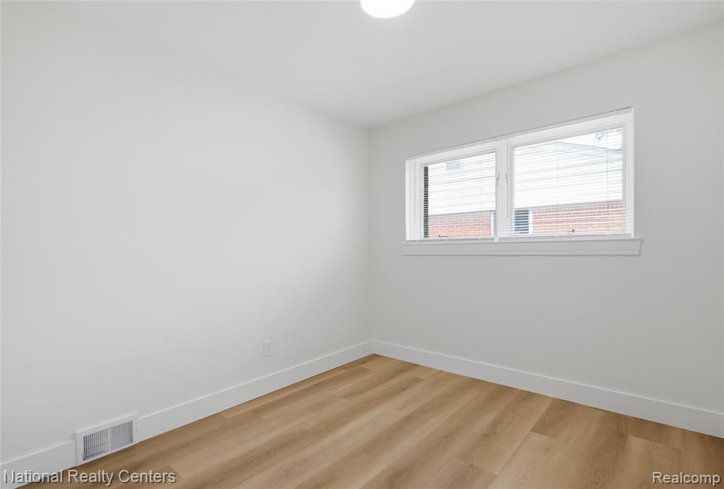 property viewer photo 17