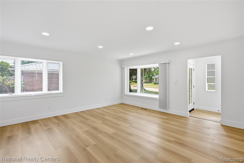 property viewer photo 6