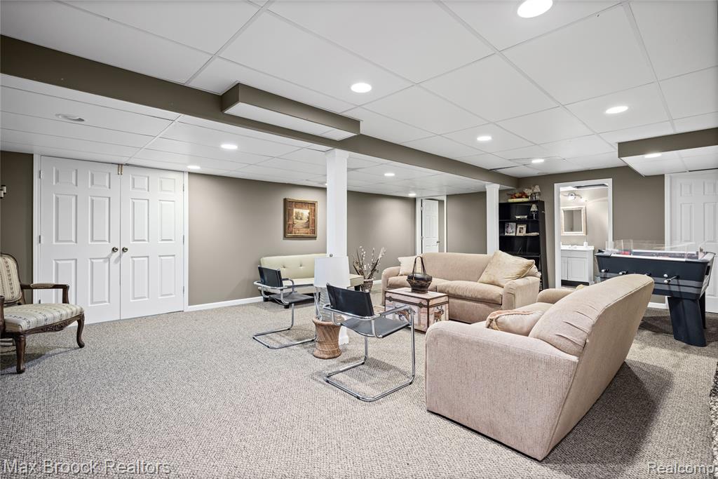 main property photo 50