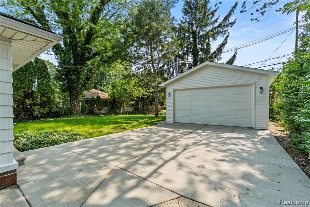 main property photo 41