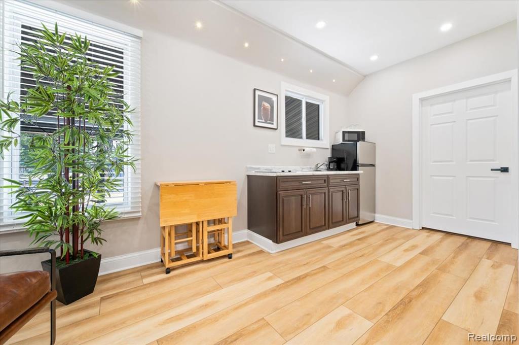 property viewer photo 7