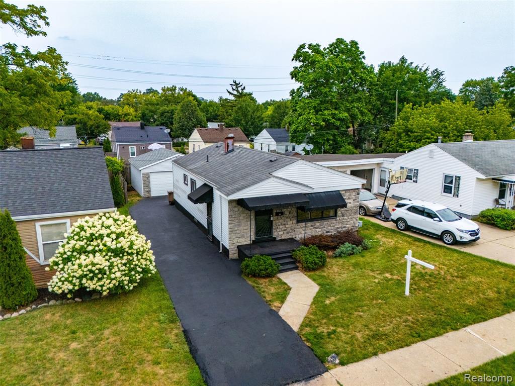 main property photo 14