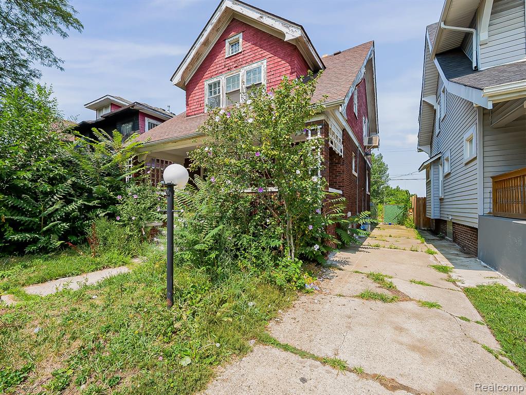 main property photo 17
