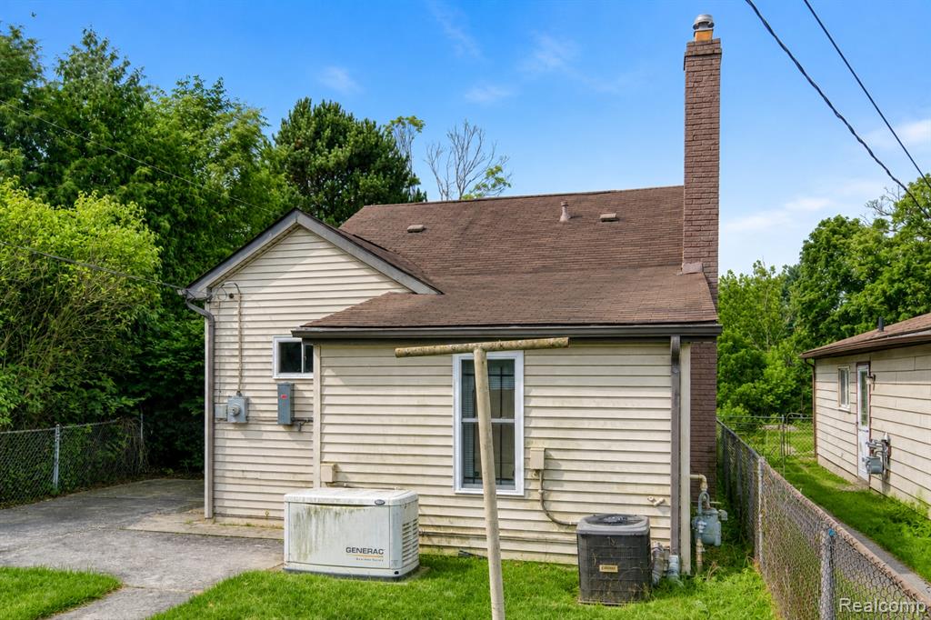 main property photo 27