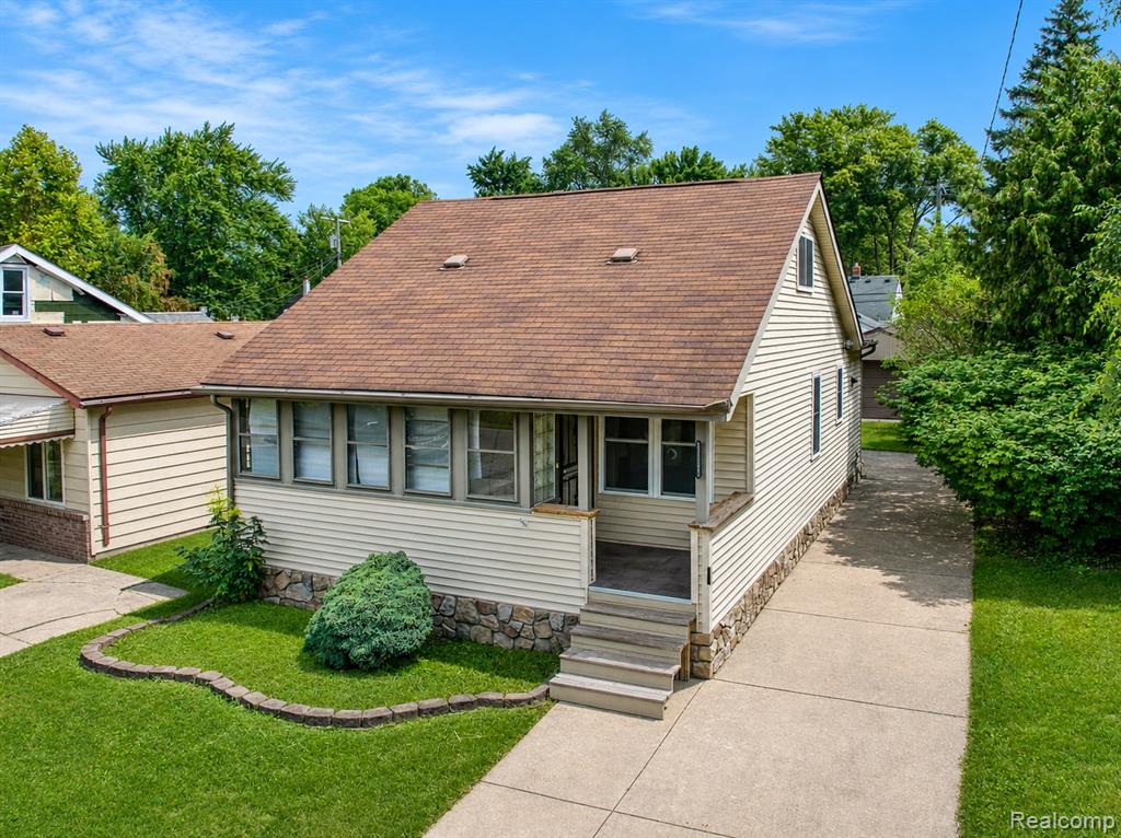 main property photo 30