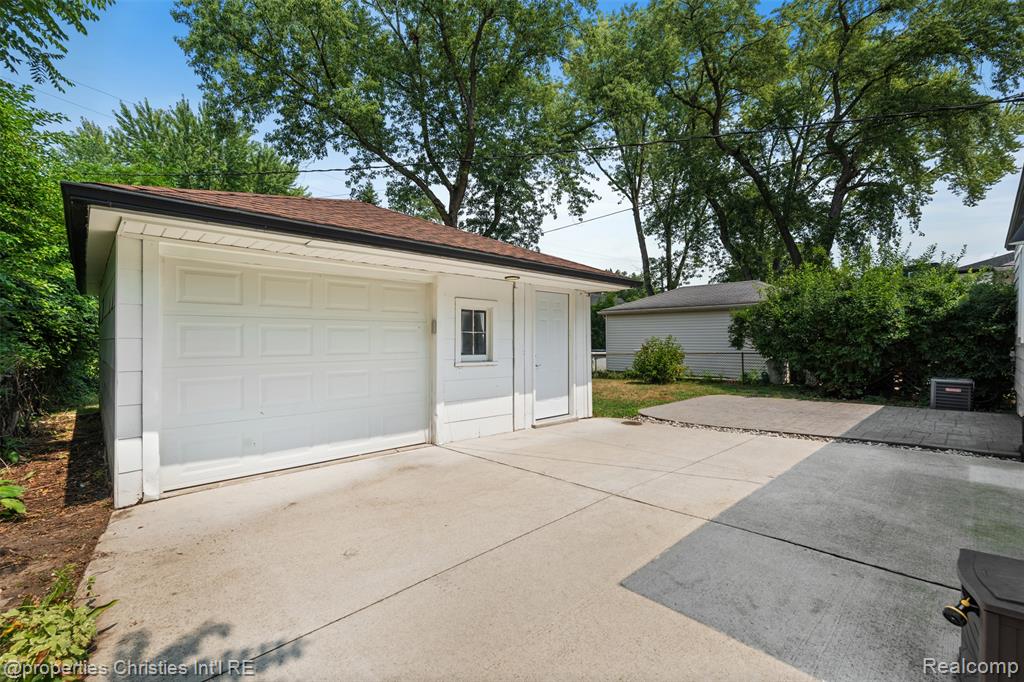 main property photo 29