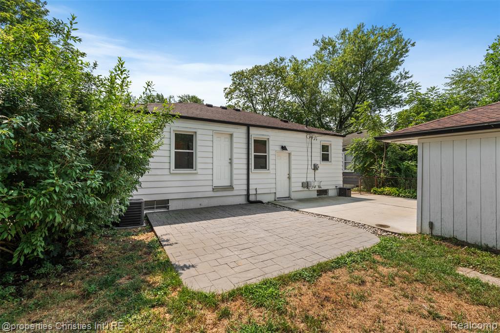 main property photo 33