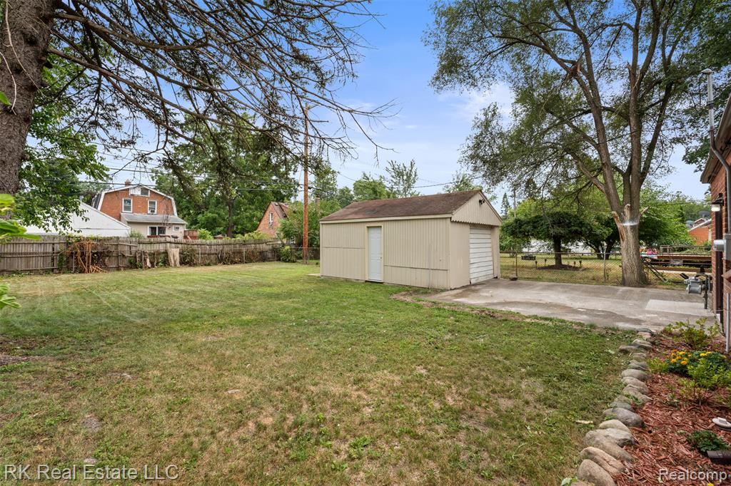 main property photo 32