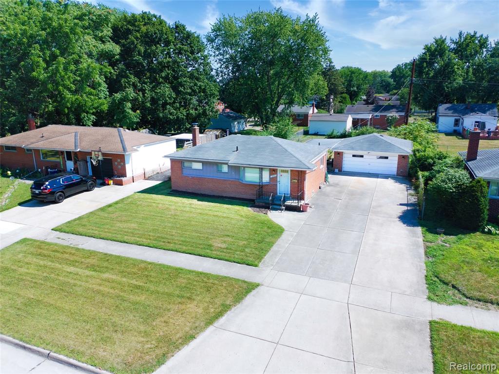 main property photo 32