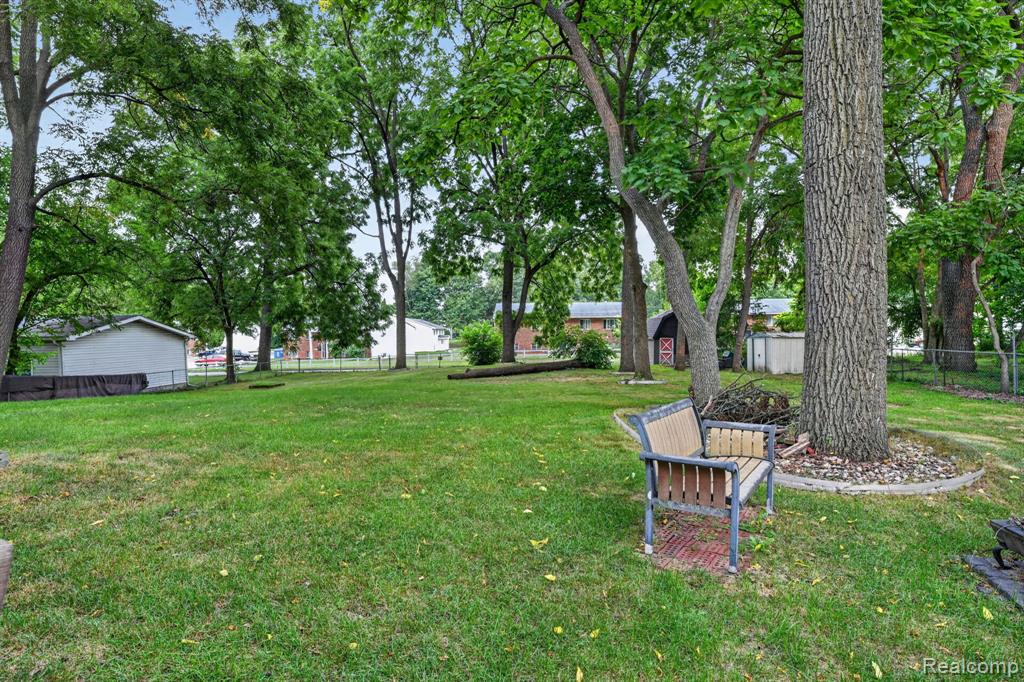 main property photo 30