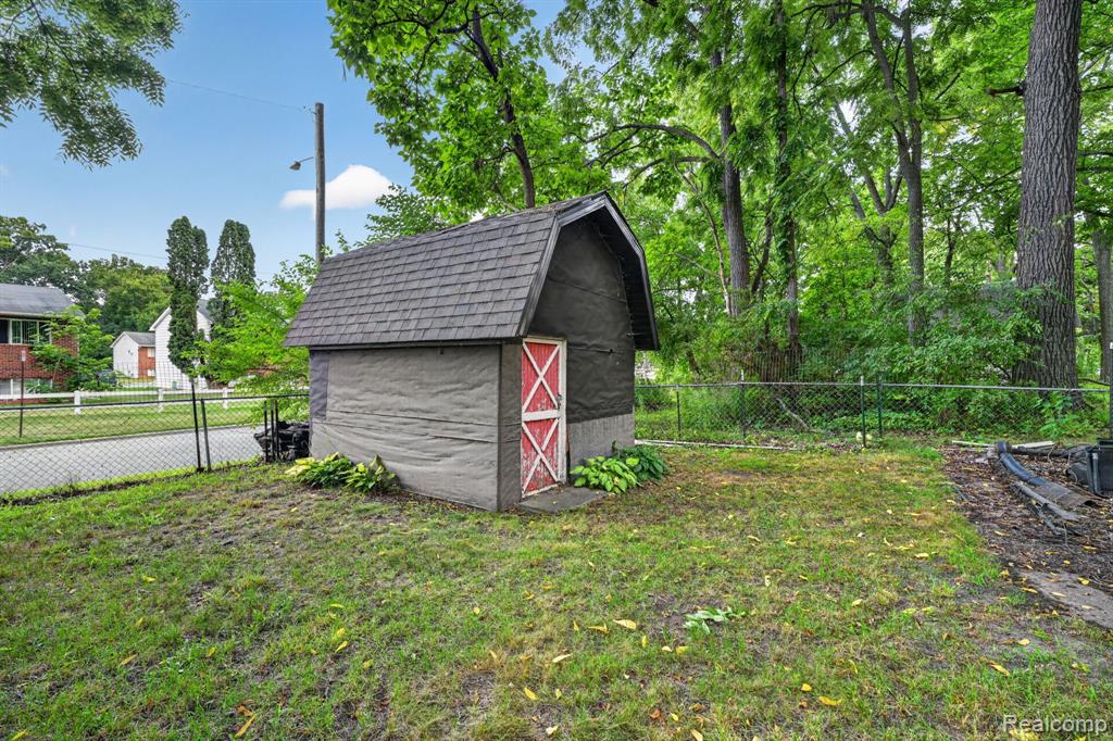 main property photo 33