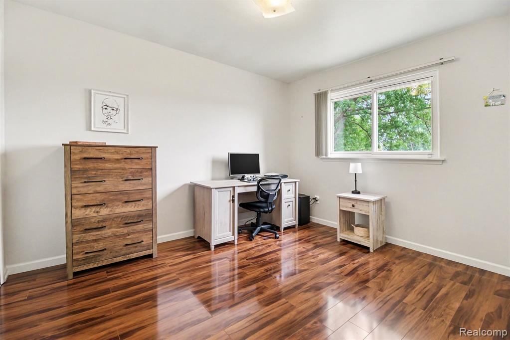 main property photo 17