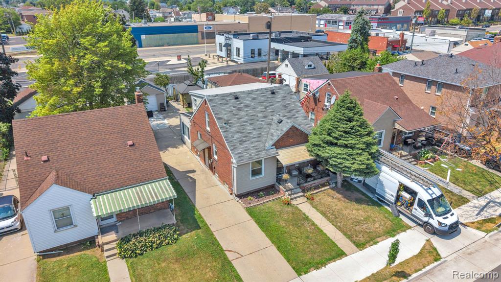 main property photo 13