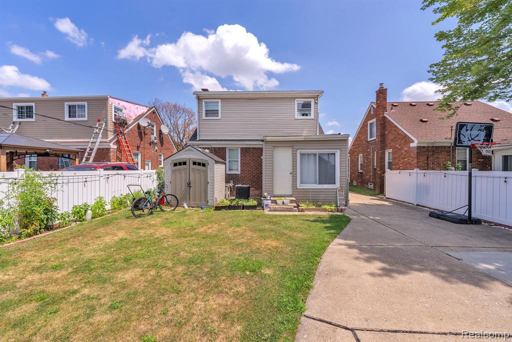 main property photo 19